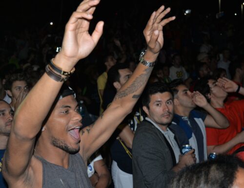 Olympic festival -- The opening ceremony began with the artistic program, which emphasized global unity and environmentalism in what IOC President Thomas Bach called “this Olympic world.” The spectators in the square reacted warmly.