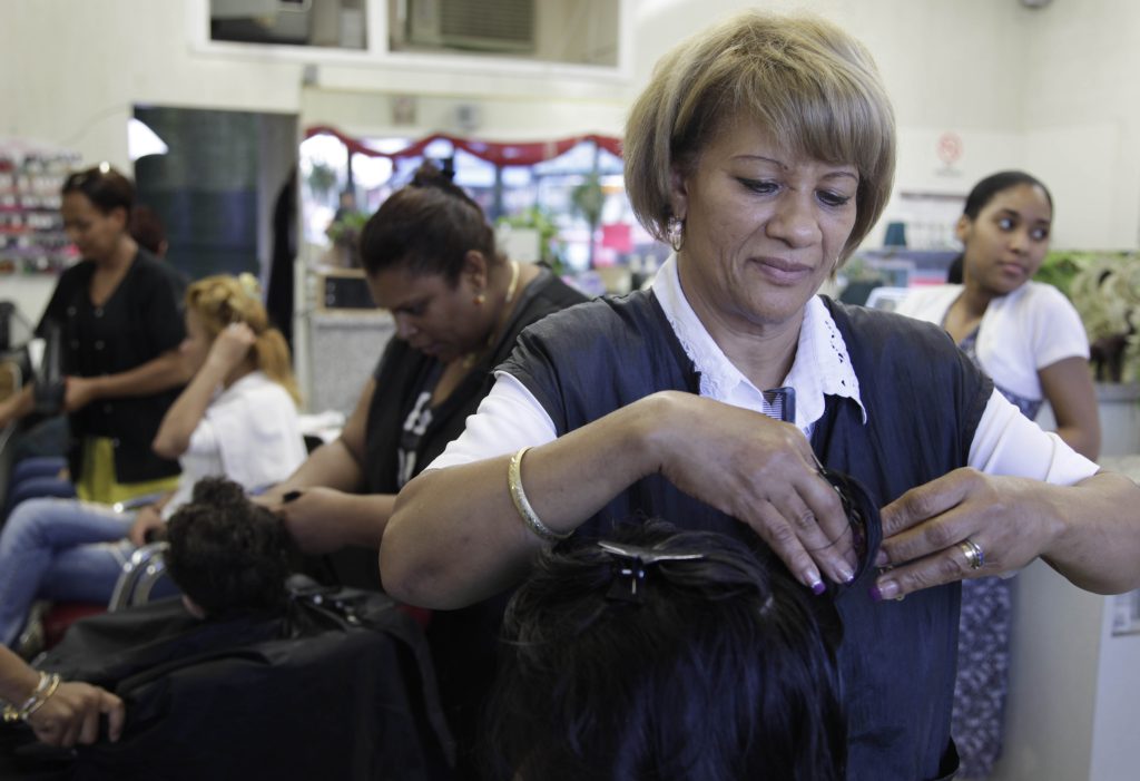 Rethinking Beauty and Race at Dominican-American Hair Salons – SAPIENS