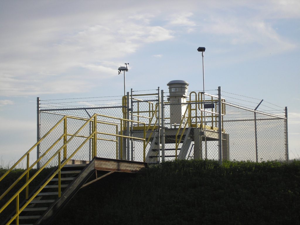 Frac sand mining generates silica dust, which is hazardous when inhaled. One of the mines in Dovre has installed air monitors in an effort to measure the impacts of mining on air quality.