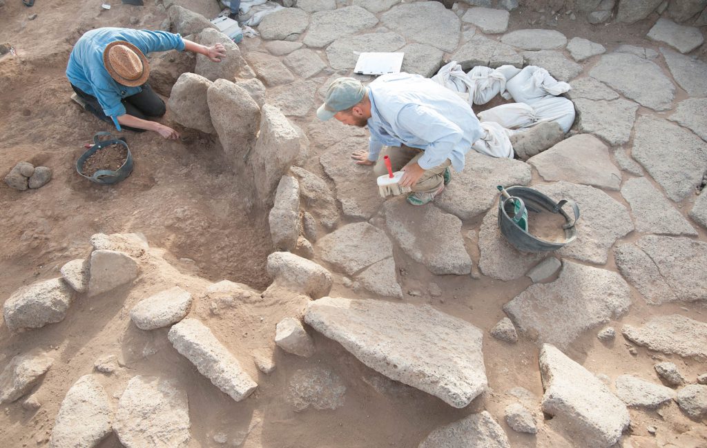 A team from the University of Copenhagen excavates the Natufian site Shubayqa 1.