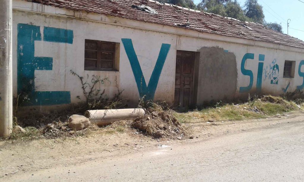 Script on a building in Cochabamba, Bolivia, displays support for President Evo Morales.